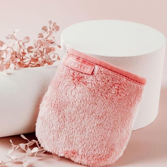 Finishing Touch Pure Clean Cleansing & Makeup Removal Mitts - Picture 4 of 7